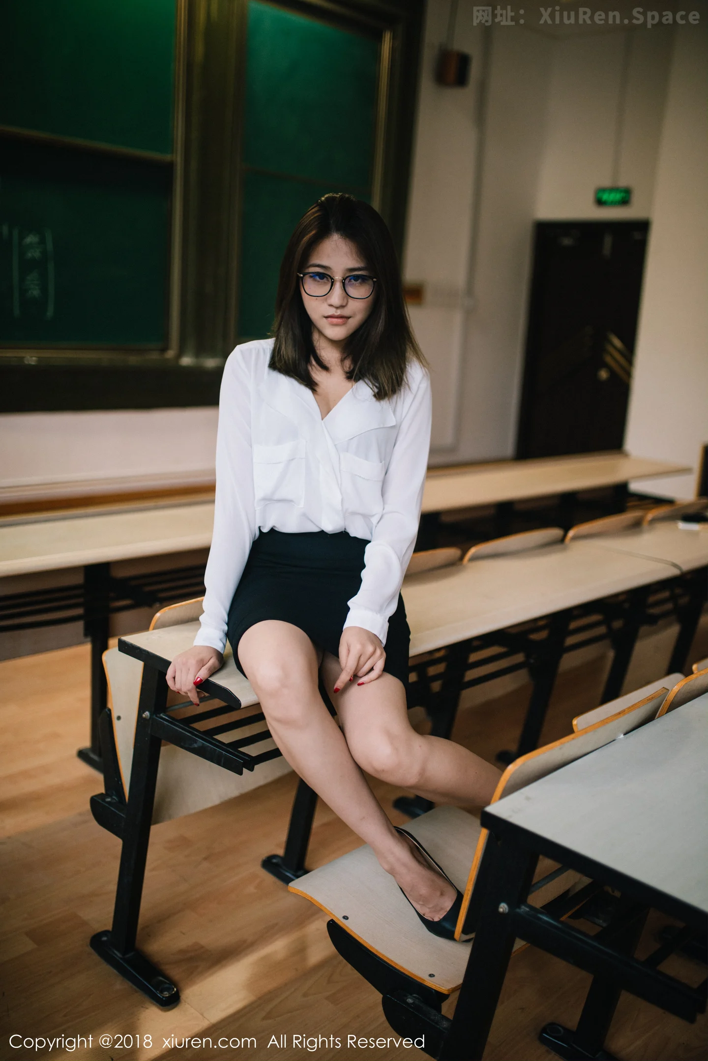 图片[6]-[XiuRen秀人网]VOL.1267 女神许诺Sabrina性感教师制服白衬衣配黑短裙秀美腿写真44P-秀人网官方网站